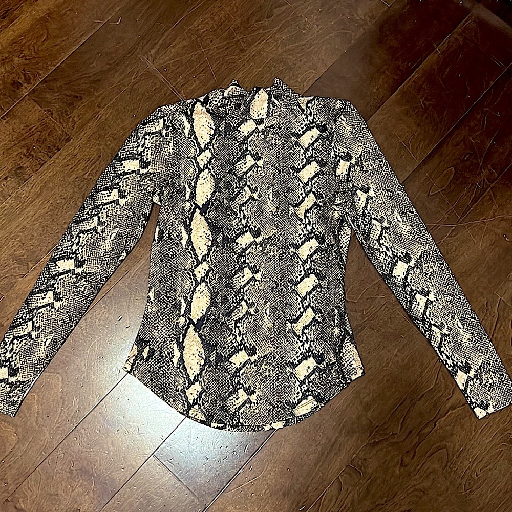 Snake print long sleeve!